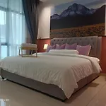 Legasi Kampung Baru Guest House By Rumahrehat 1908Sqft Huge Balcony For Bbq Twin Tower View