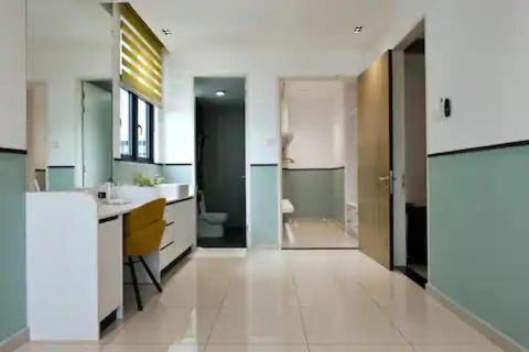 Legasi Kampung Baru By Rumahrehat 1908sqft Huge Balcony For Bbq Twin Tower View *
