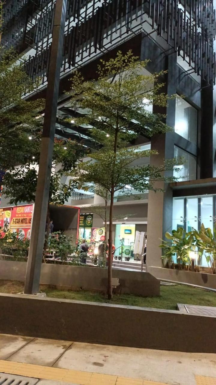 Legasi Kampung Baru By Rumahrehat 1908sqft Huge Balcony For Bbq Twin Tower View Apartment